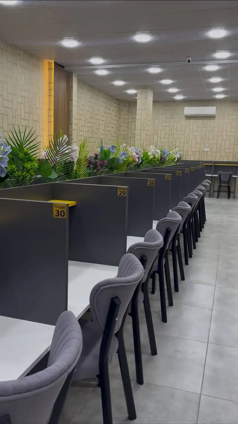 Numaralı bireysel çalışma masaları